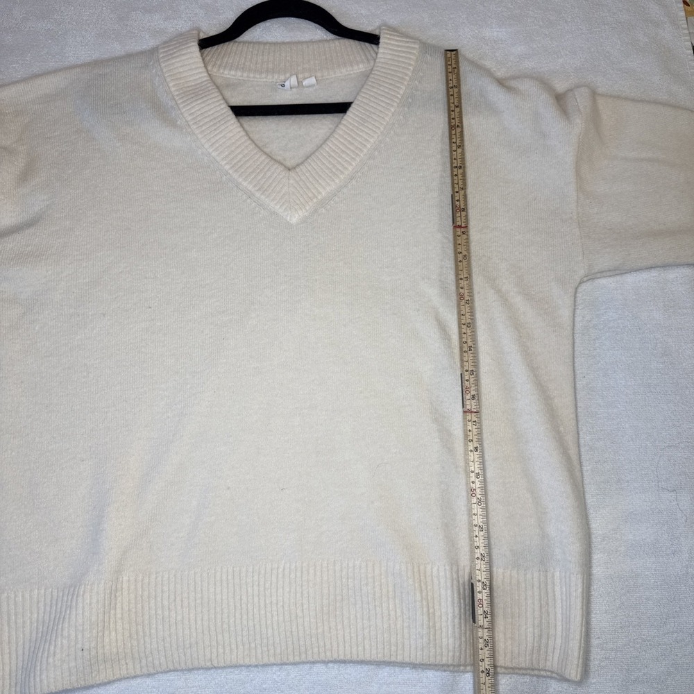 Gap Cream Ivory V-Neck Knit Sweater XL Oversized Soft Pullover Cozy Quiet Luxe - Picture 10 of 10